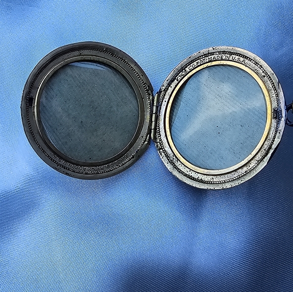 Vintage Gold Locket with Engraving - Picture 5 of 6